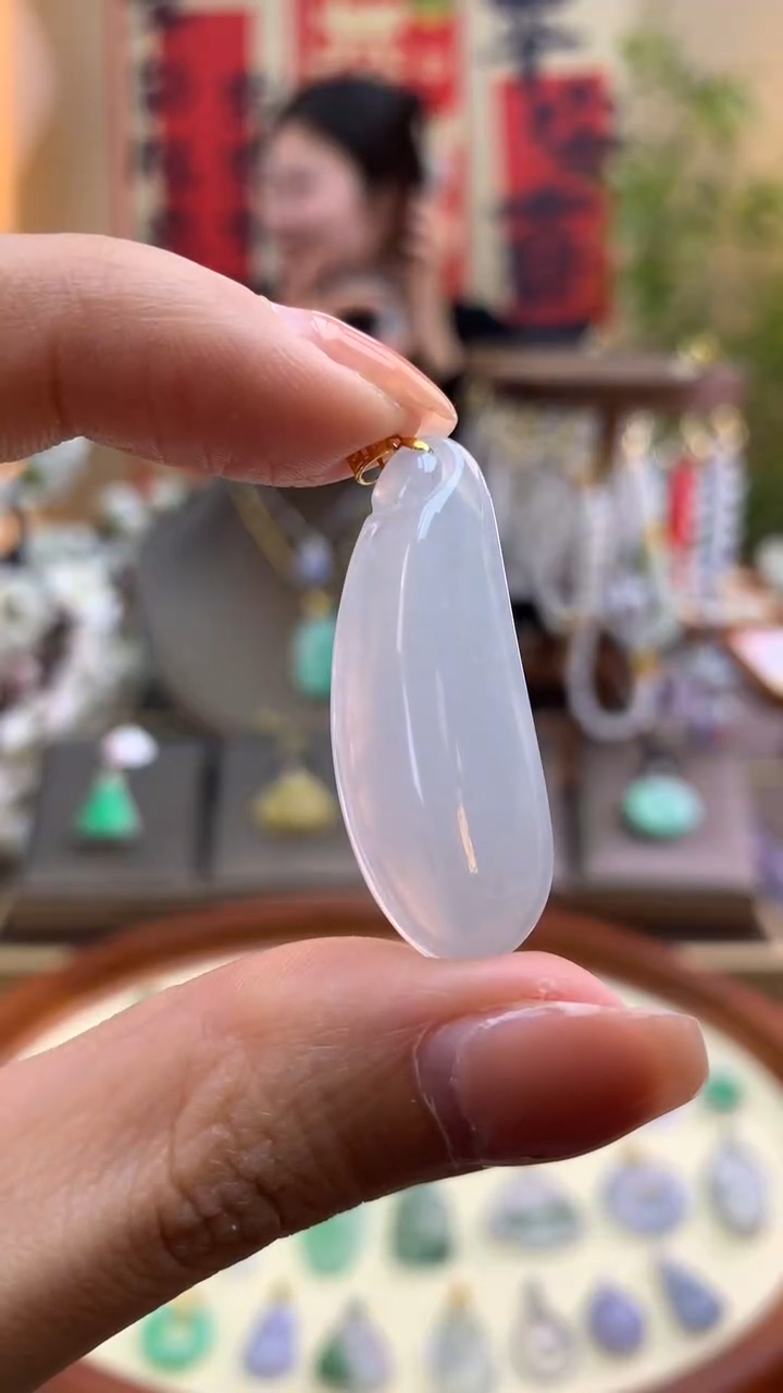 【闪购商品】翡翠颈饰18K金镶嵌福瓜