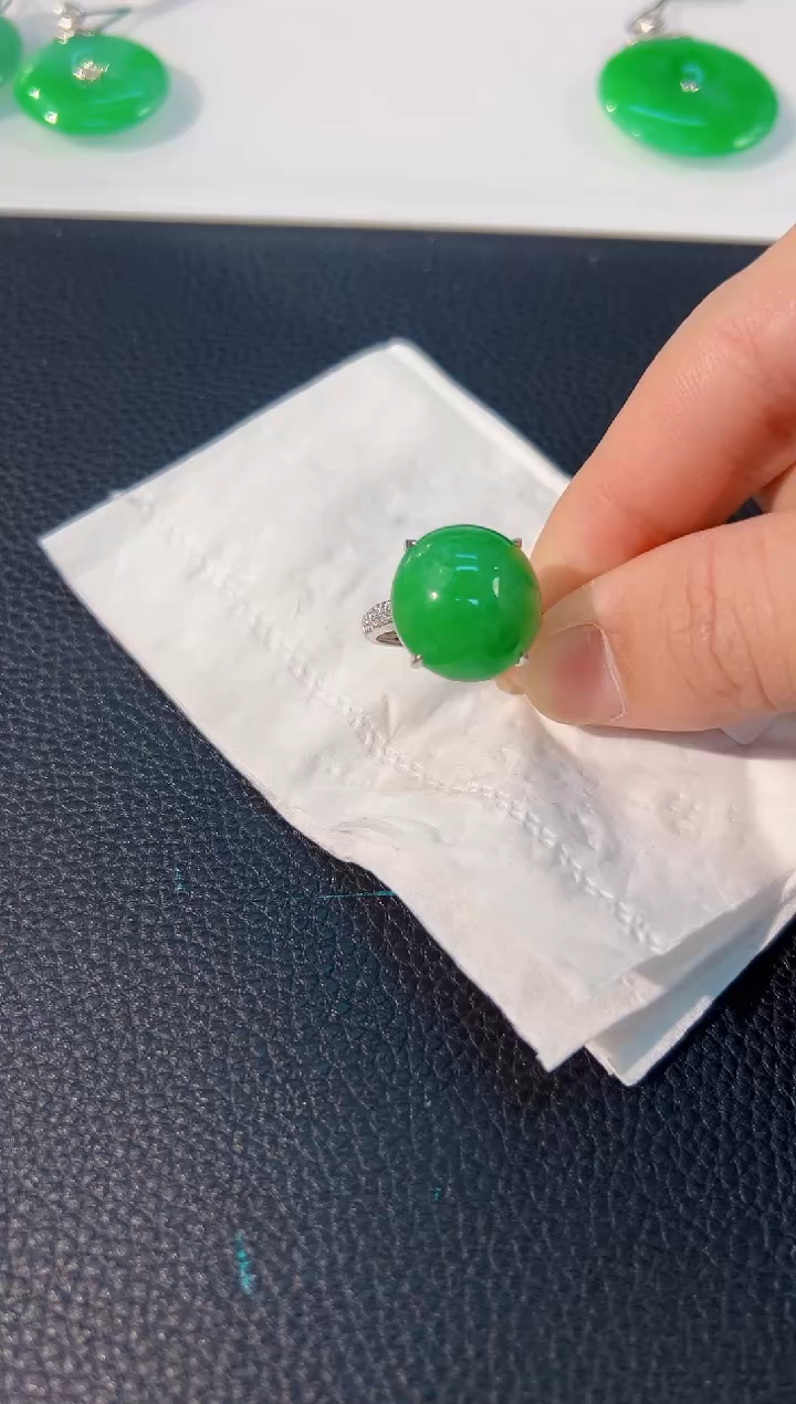 颈饰18K金镶嵌翡翠 缅料A货/支持复检/一件