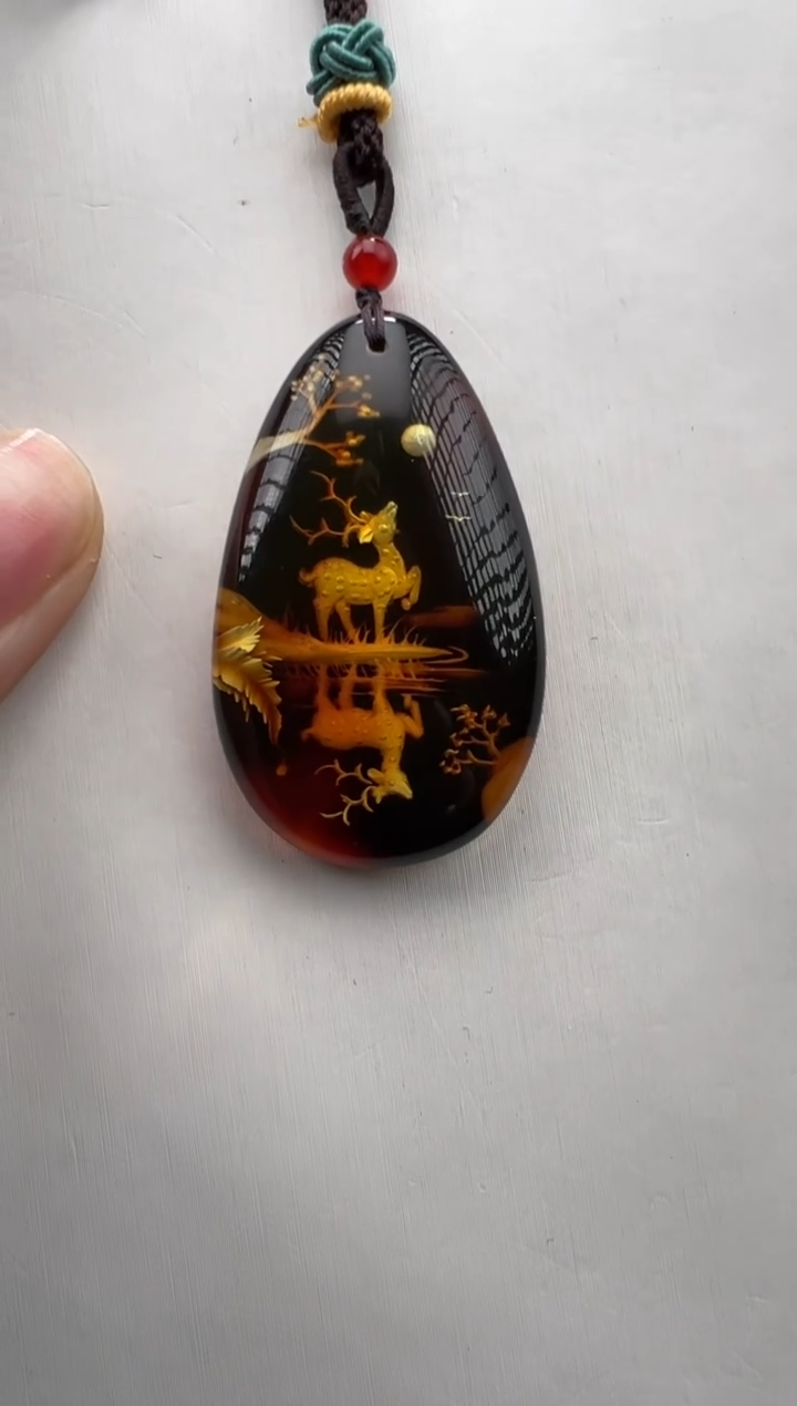 琥珀颈饰未镶嵌小鹿