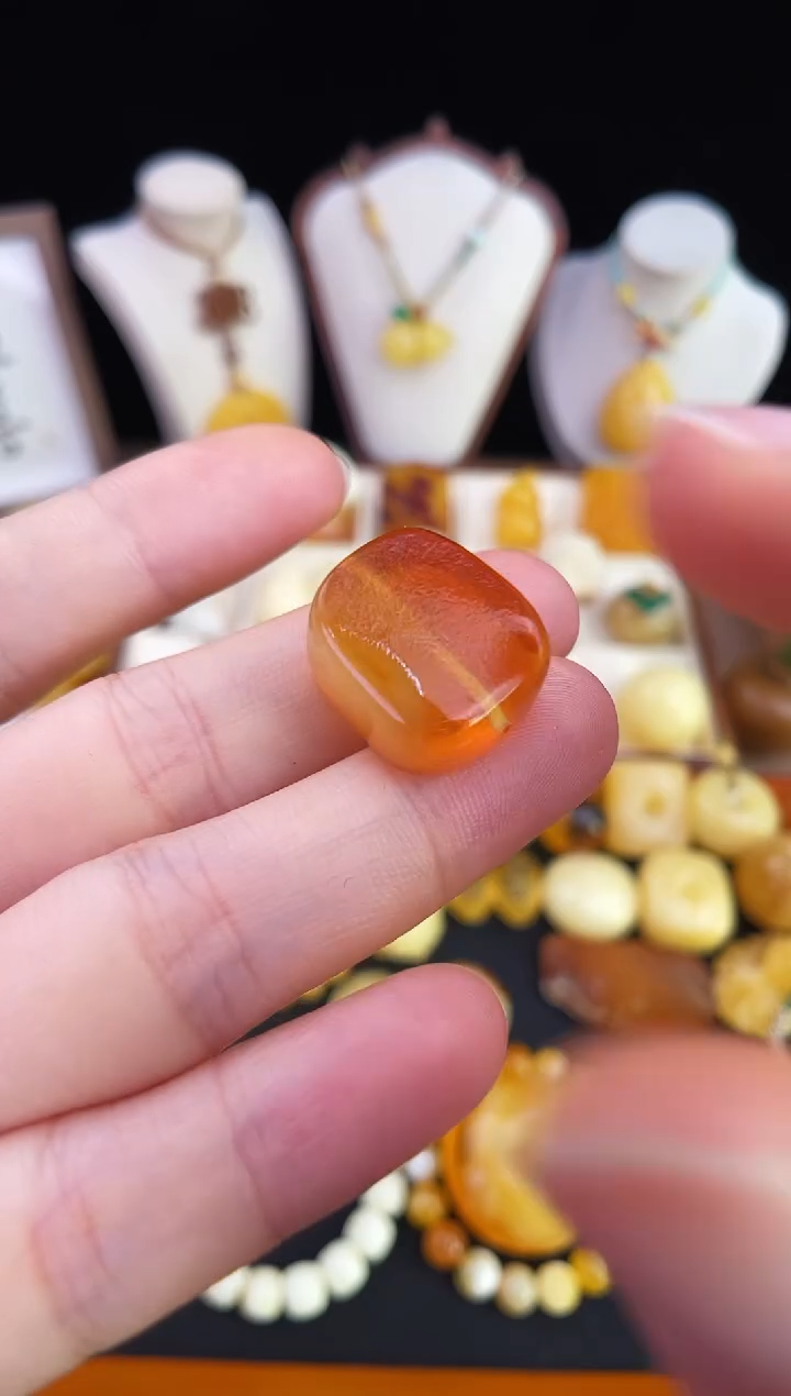 琥珀未镶嵌珠宝奇石柒月