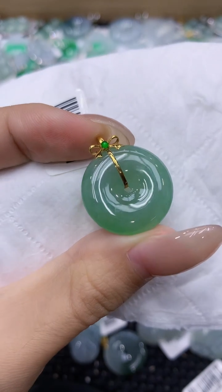 翡翠18K金镶嵌颈饰111111111111