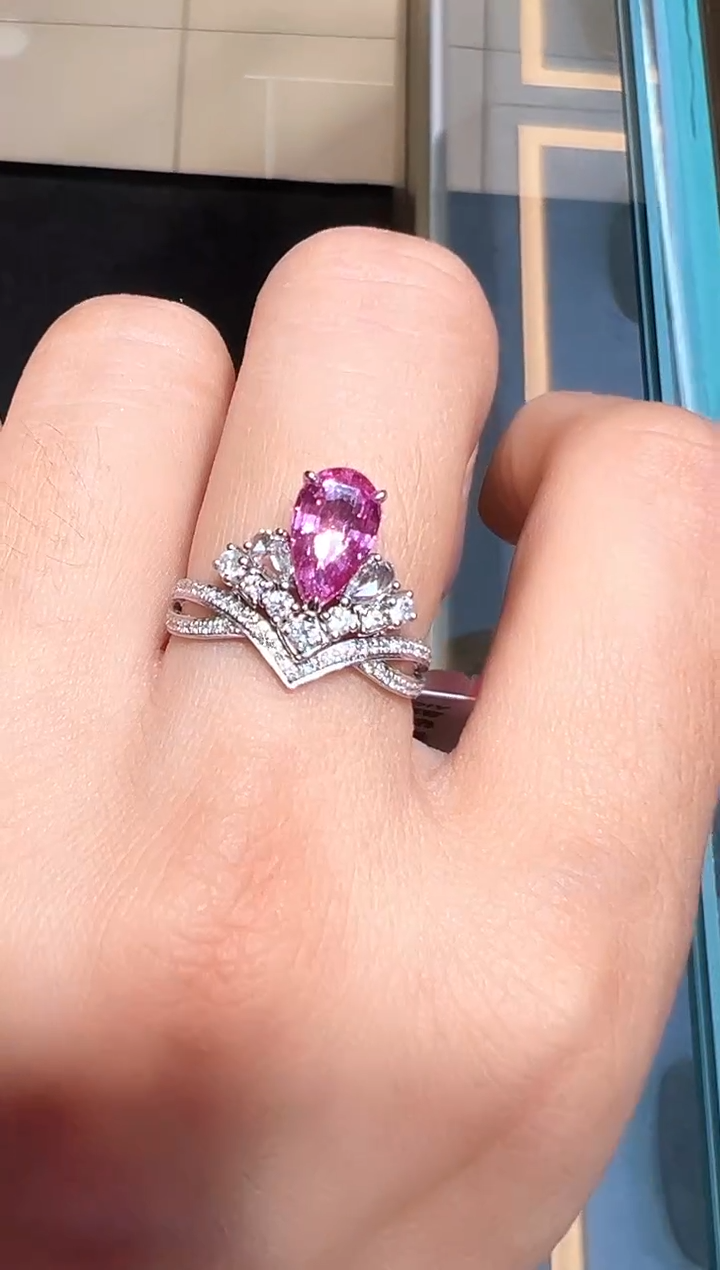 戒指彩色蓝宝石18K金镶嵌无烧 