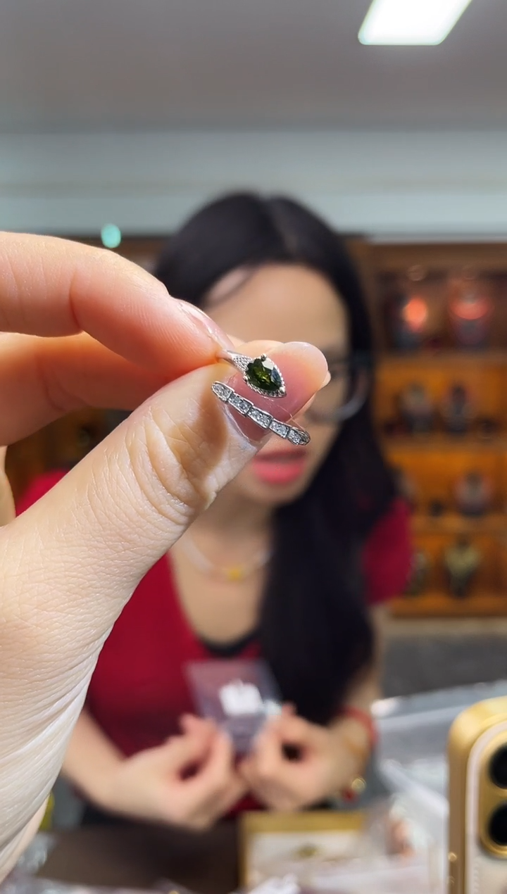 未镶嵌透辉石*（多样性发一件）