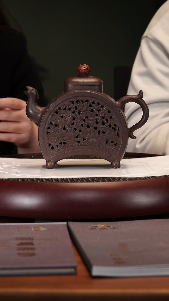 【闪购商品】紫砂茶壶2111YXM茶童听趣老紫泥500cc