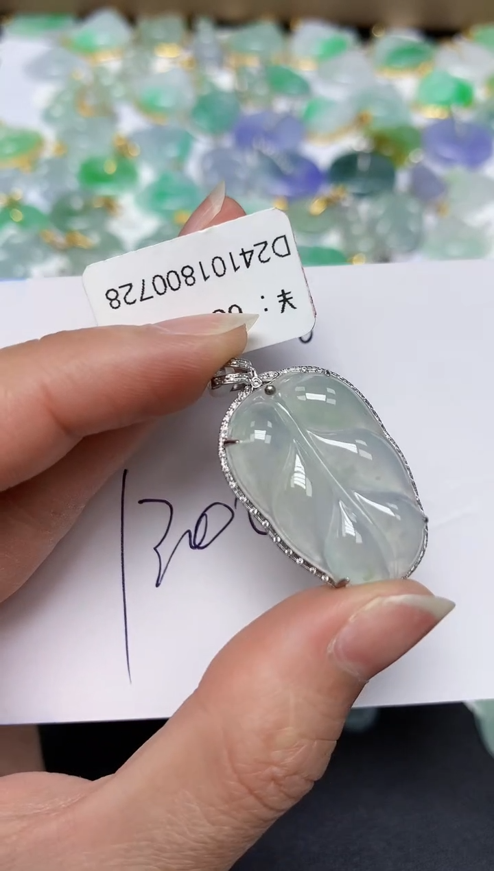 翡翠18K金镶嵌颈饰 天然翡翠A货