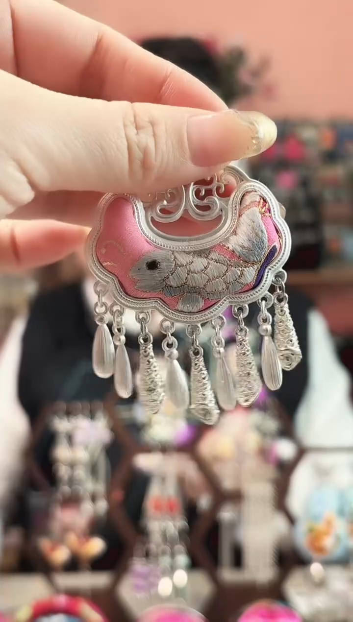 织绣彩南云阁老绣饰品  131