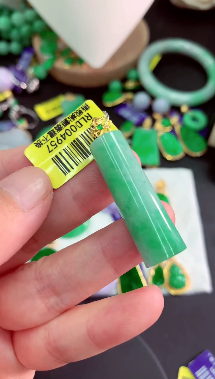 颈饰18K金镶嵌翡翠挂件