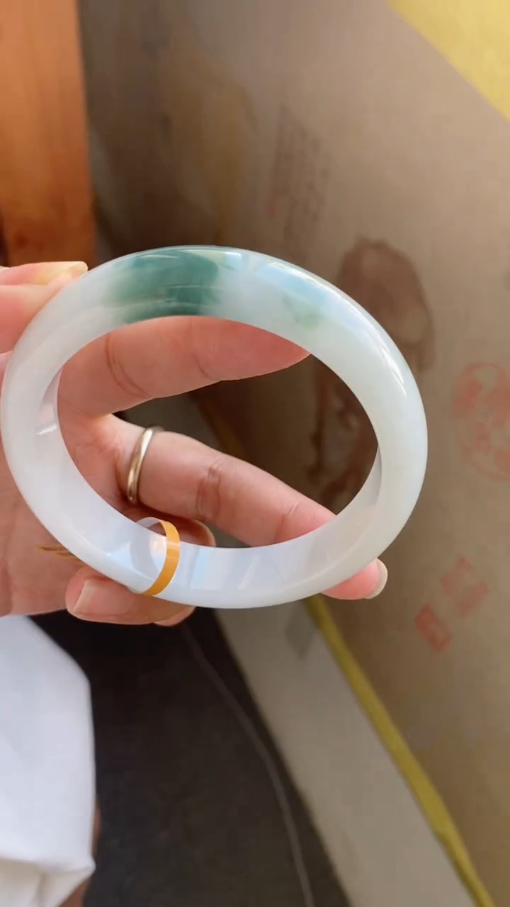 未镶嵌手镯翡翠（王炸）老种白底胶飘花8号有纹