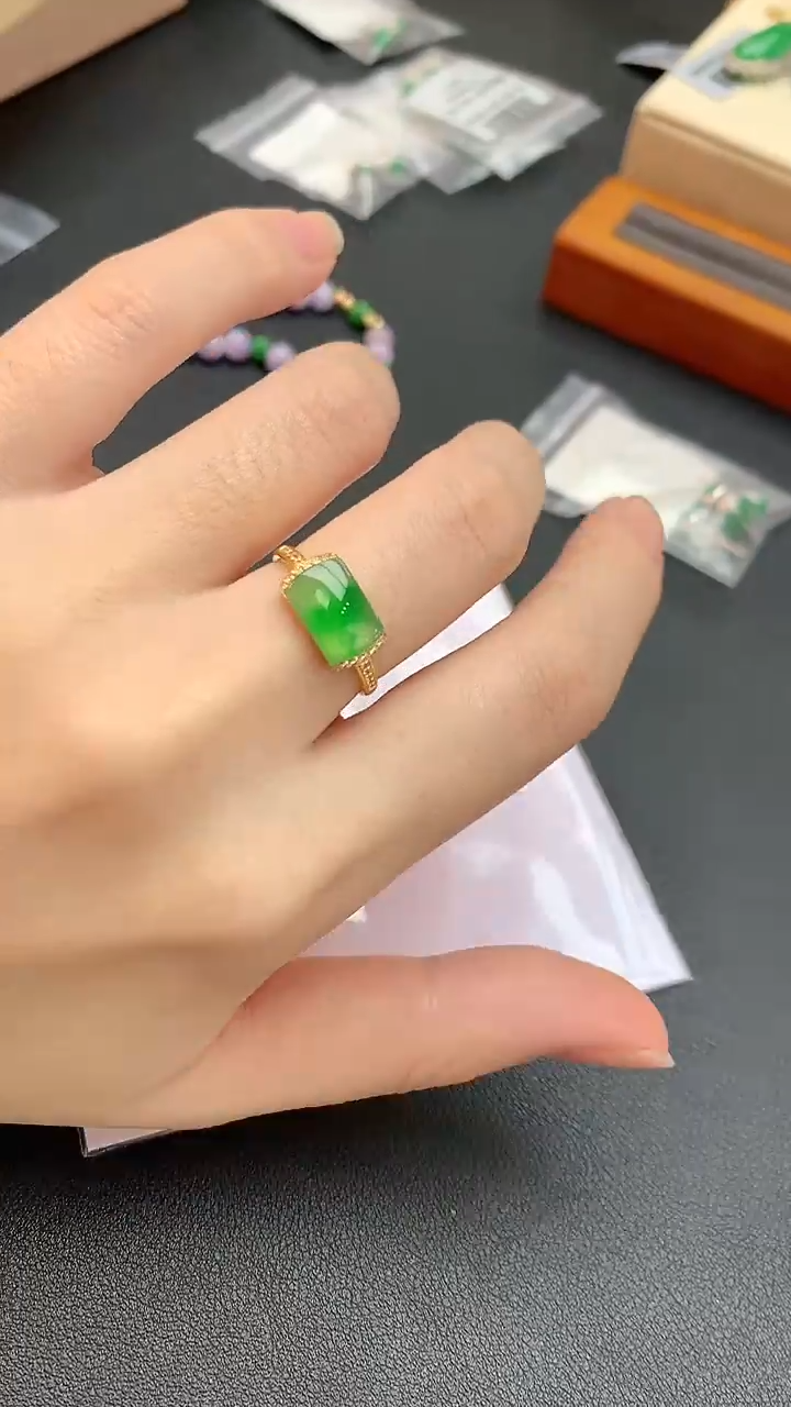 【闪购商品】翡翠戒指18K金镶嵌赠礼盒证书 敏