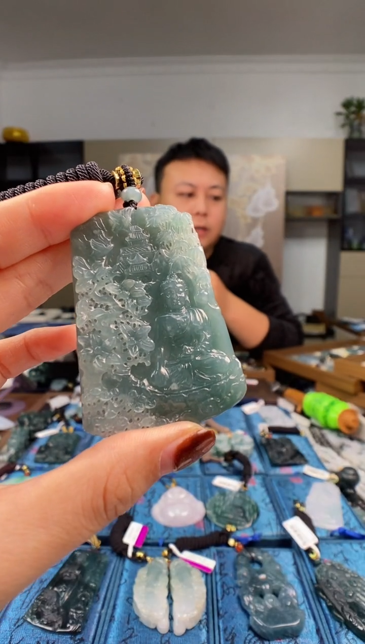 颈饰未镶嵌翡翠 多样性发其一