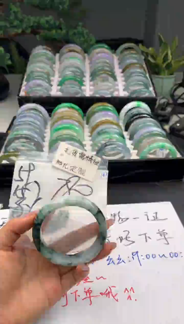 定制翡翠未镶嵌毛货需精细抛光+多人