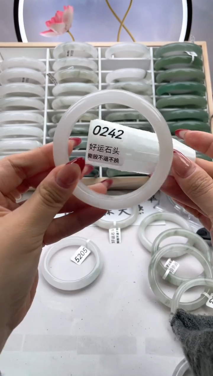 未镶嵌手镯石英质玉0242