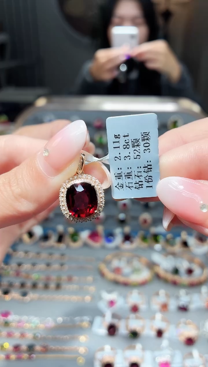 颈饰18K金镶嵌碧玺3.8ct