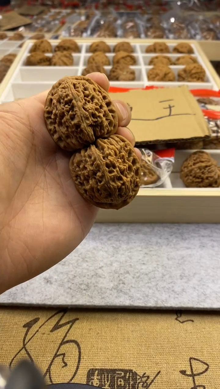 文玩核桃吊坠文玩核桃手把件南疆石