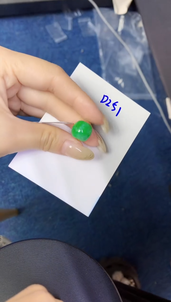 翡翠未镶嵌颈饰缅甸天然翡翠A货