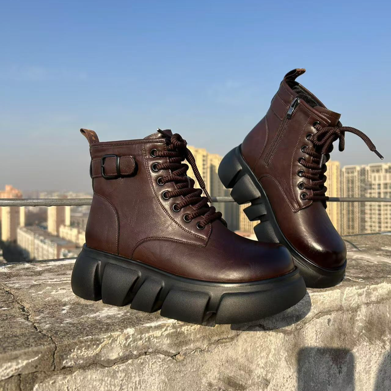 秋冬手抓纹复古厚底马丁靴女士高帮侧拉链圆头百搭短靴皮带扣鞋子