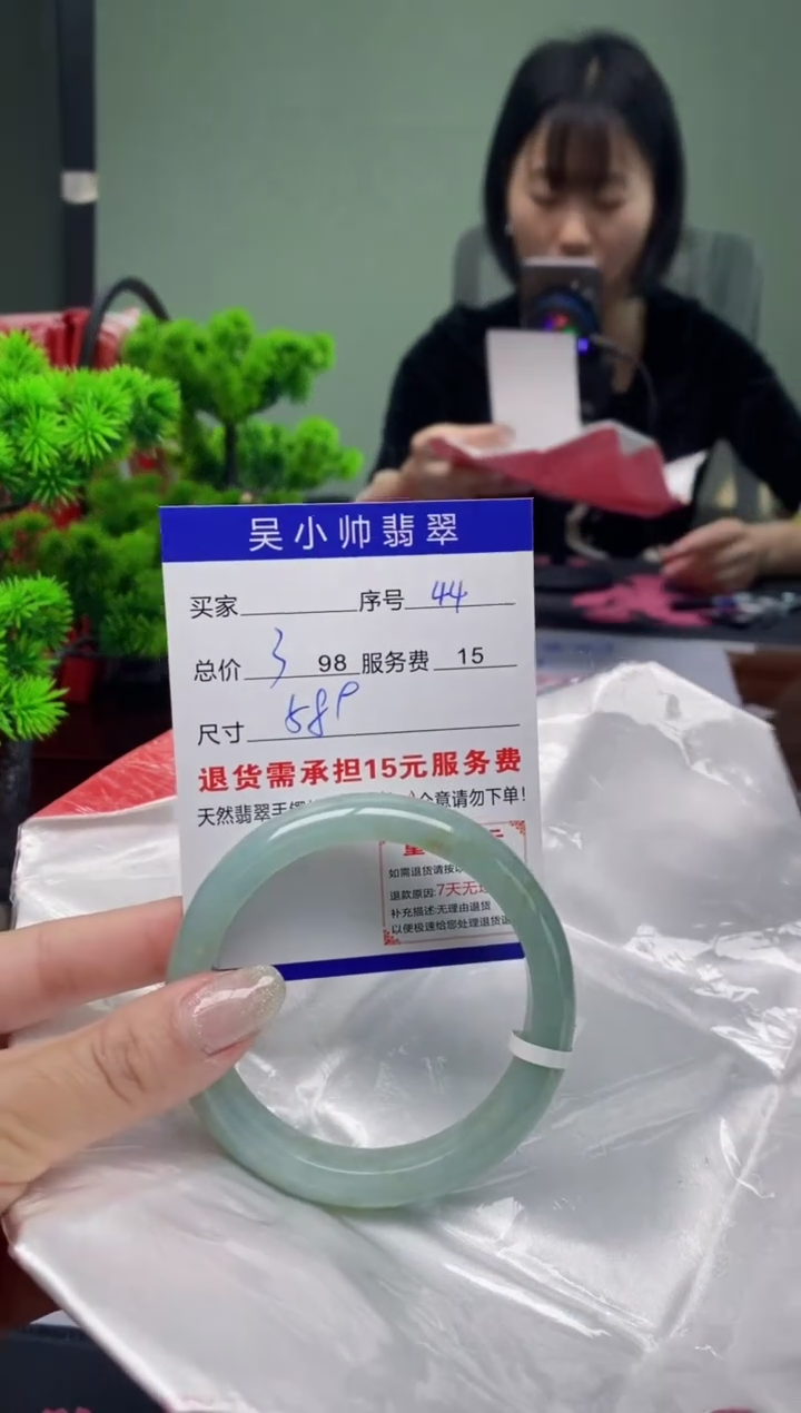 翡翠未镶嵌手镯天然A货翡翠需包容瑕疵，介意慎拍