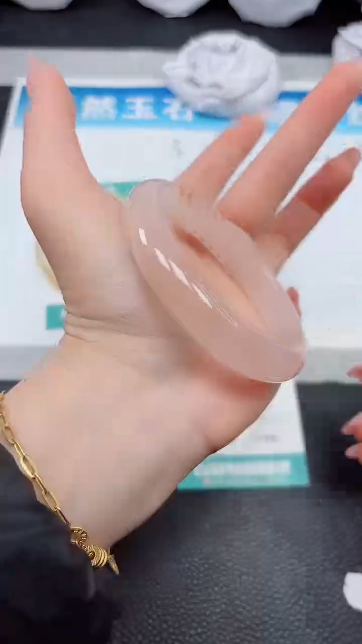 【闪购商品】石英质玉手镯未镶嵌A182