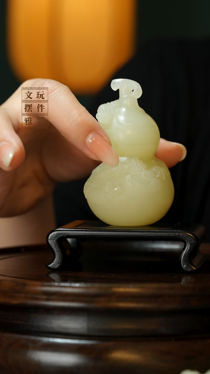 玉《龙缠福禄》手把件摆件