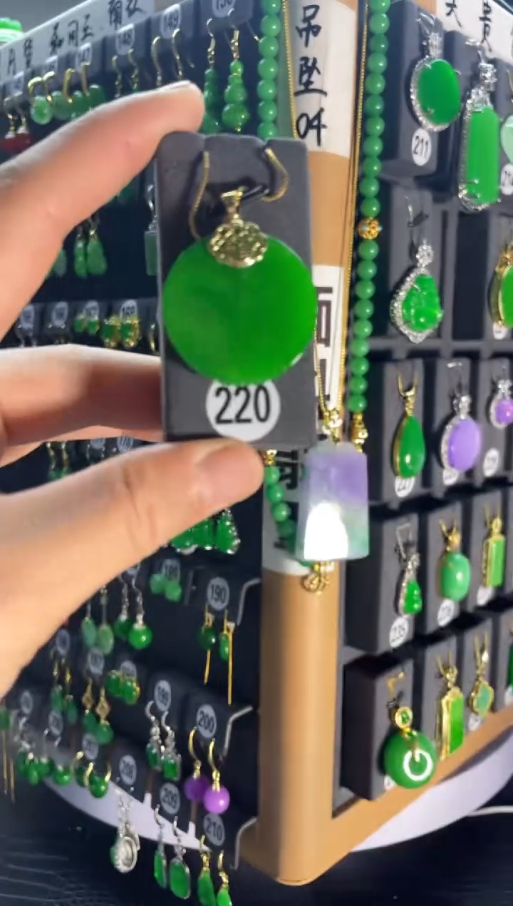 【闪购商品】翡翠颈饰银S925镶嵌220.....