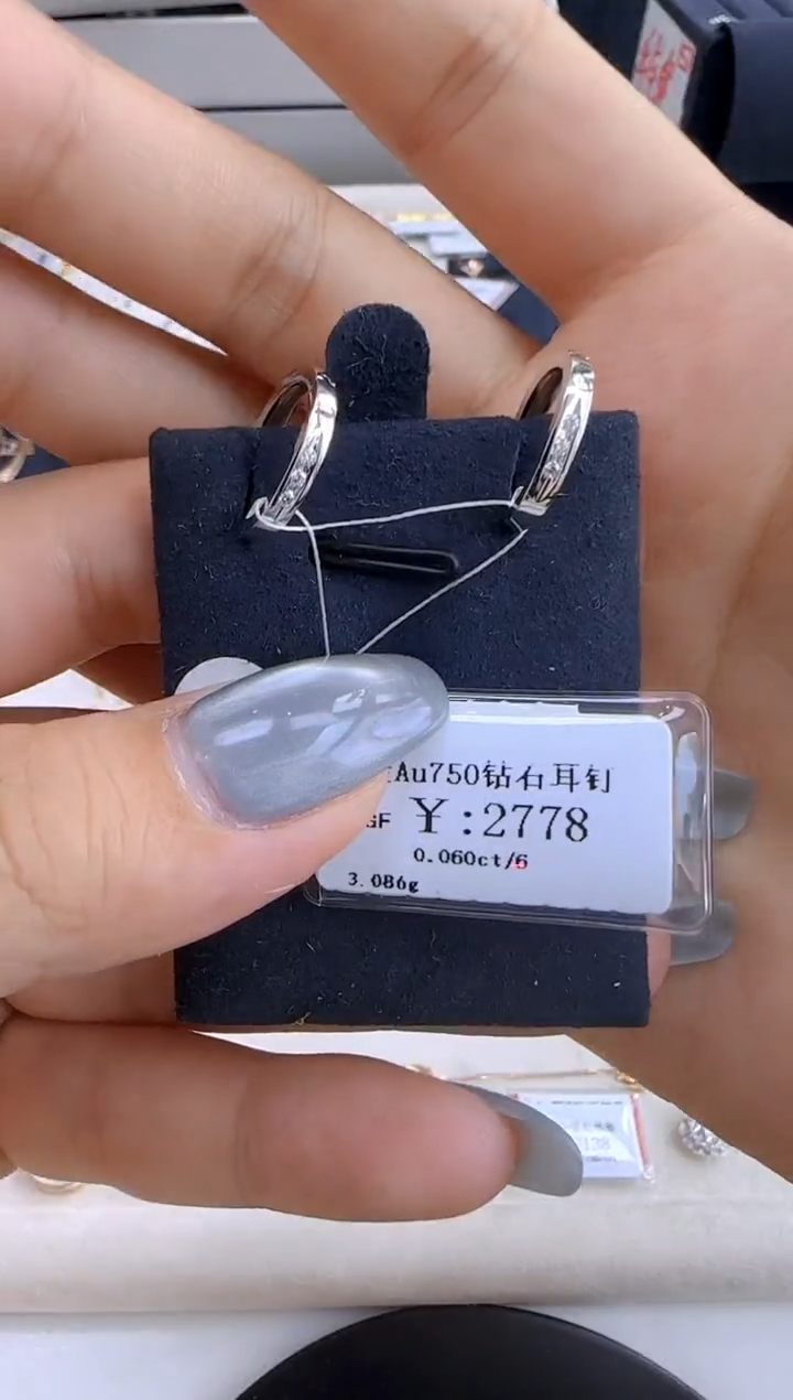 耳钉18K金镶嵌钻石244900