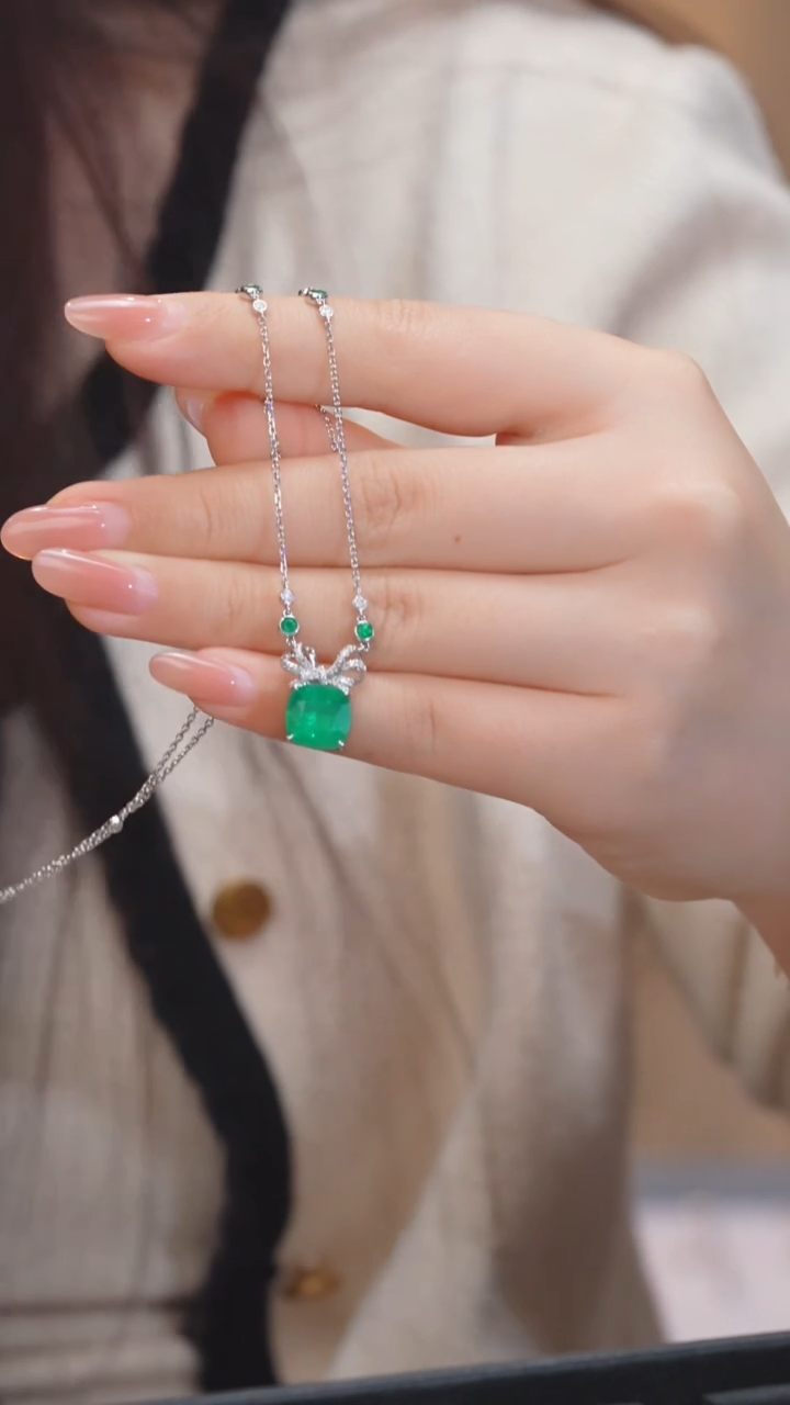 【闪购商品】祖母绿项链18K金镶嵌（3CT）@@