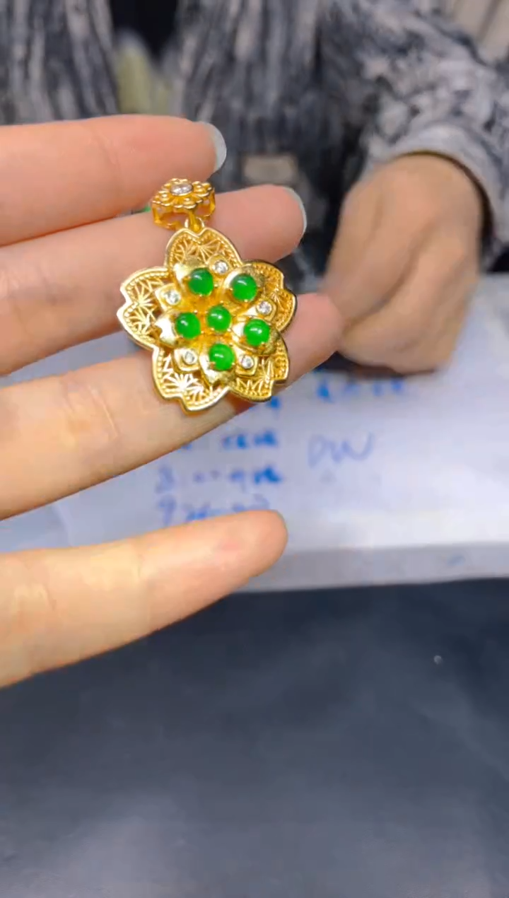 【闪购商品】定制翡翠未镶嵌99定制翡翠多样性发其一