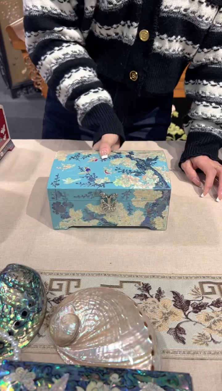 【闪购商品】按扣绒布底·弘贝雅螺钿漆器文化馆