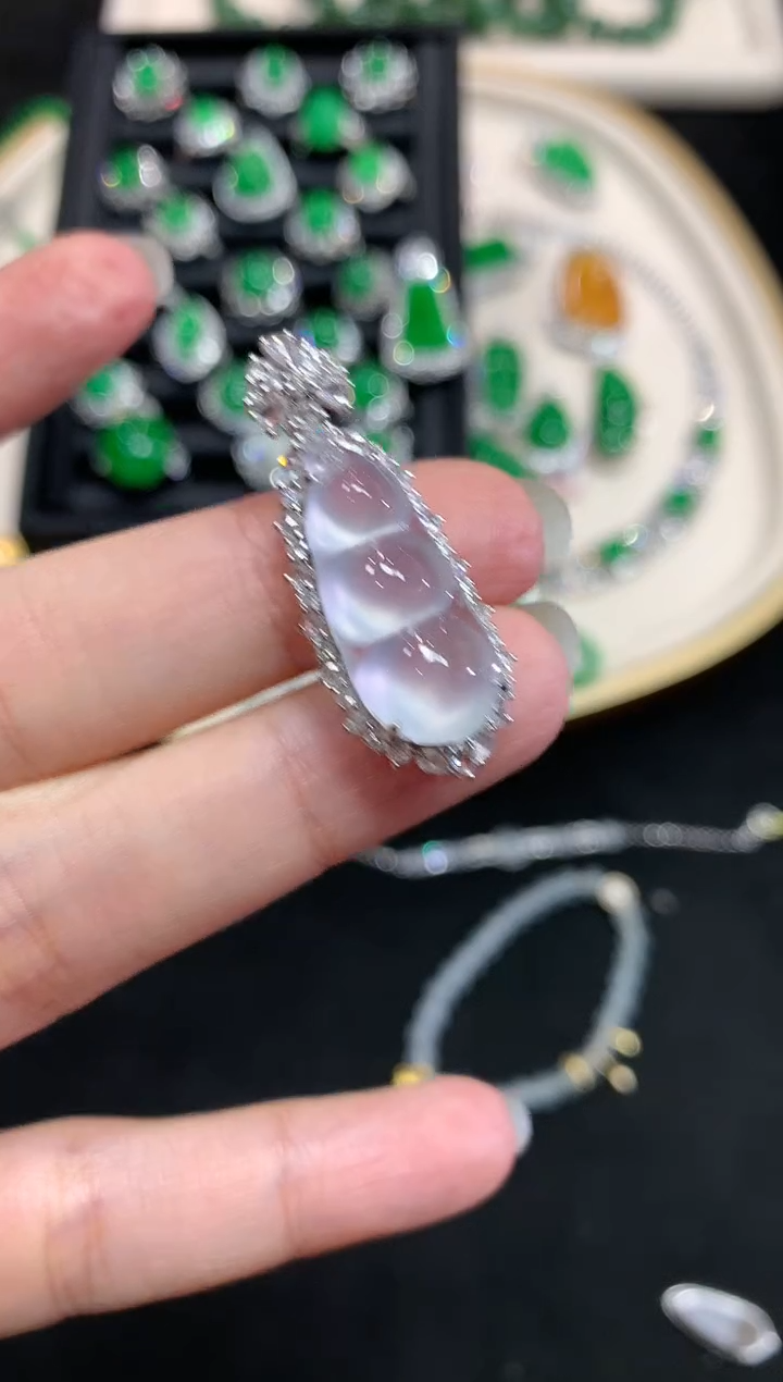 【闪购商品】翡翠吊坠(不含链)18K金镶嵌A50|29800
