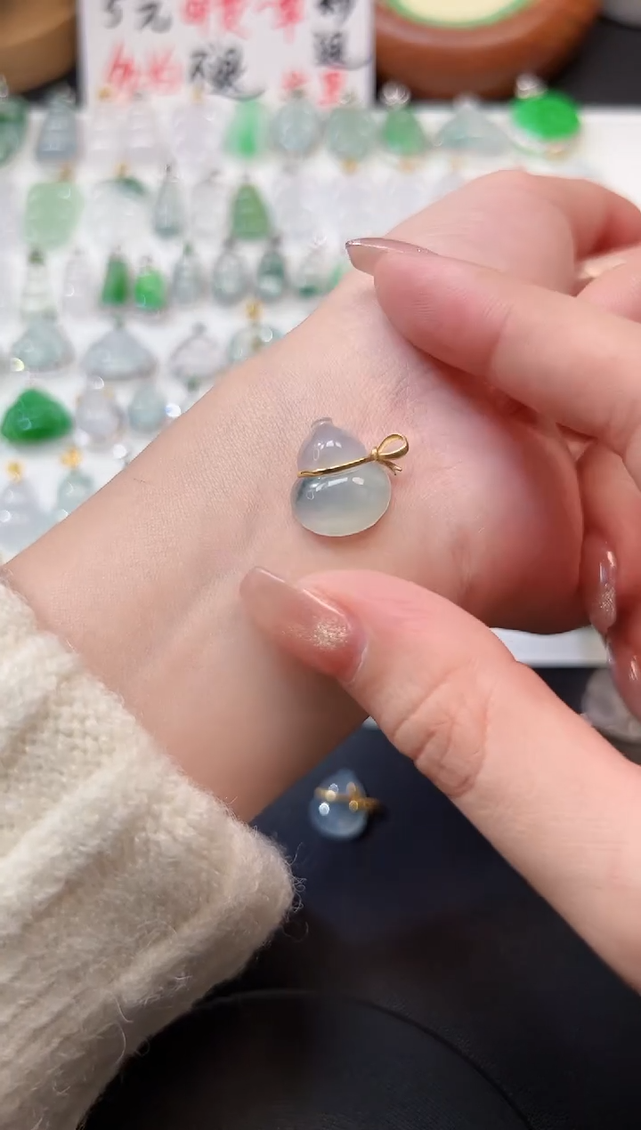 【闪购商品】翡翠颈饰18K金镶嵌24葫芦