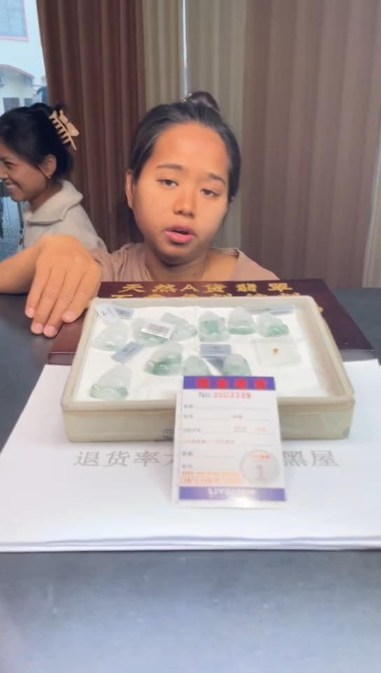 未镶嵌定制翡翠未抛光毛货多样性发其一拍一发一3339配金扣