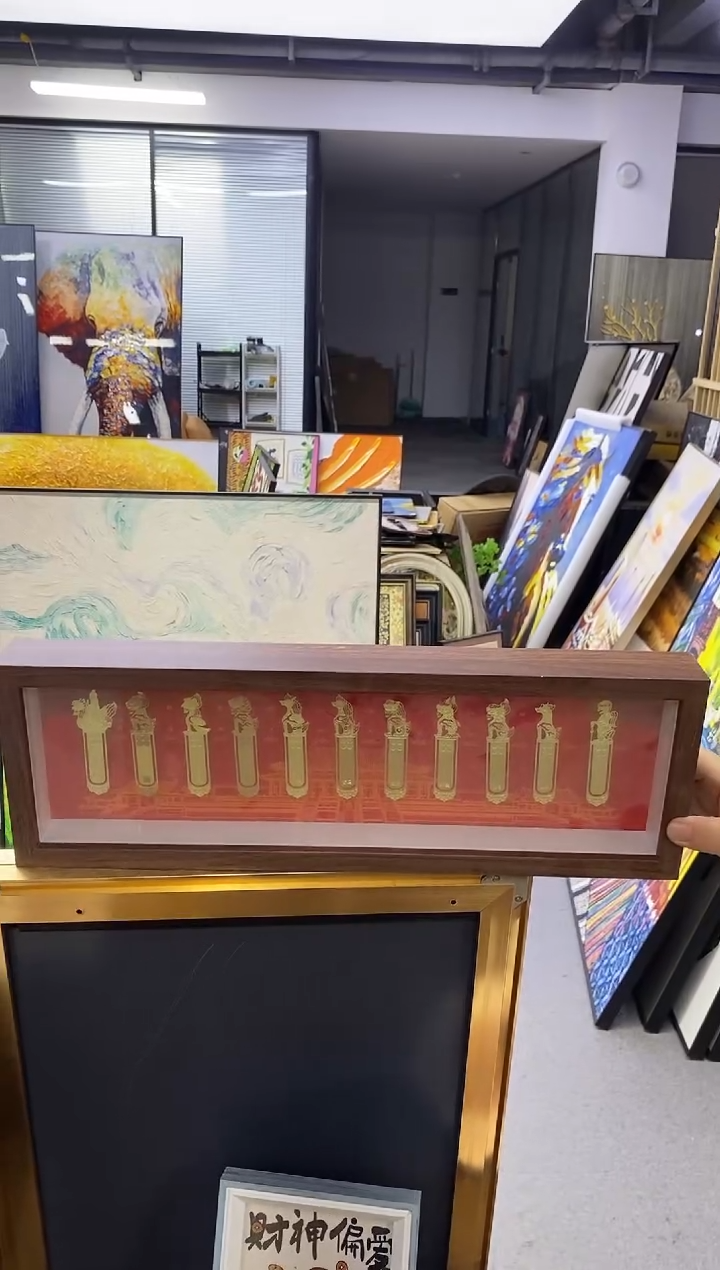 竖款装饰画小摆台一个