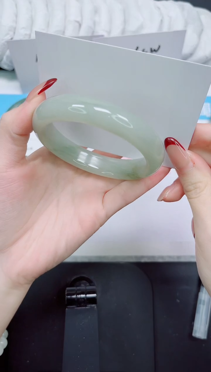 【闪购商品】石英质玉手镯未镶嵌246