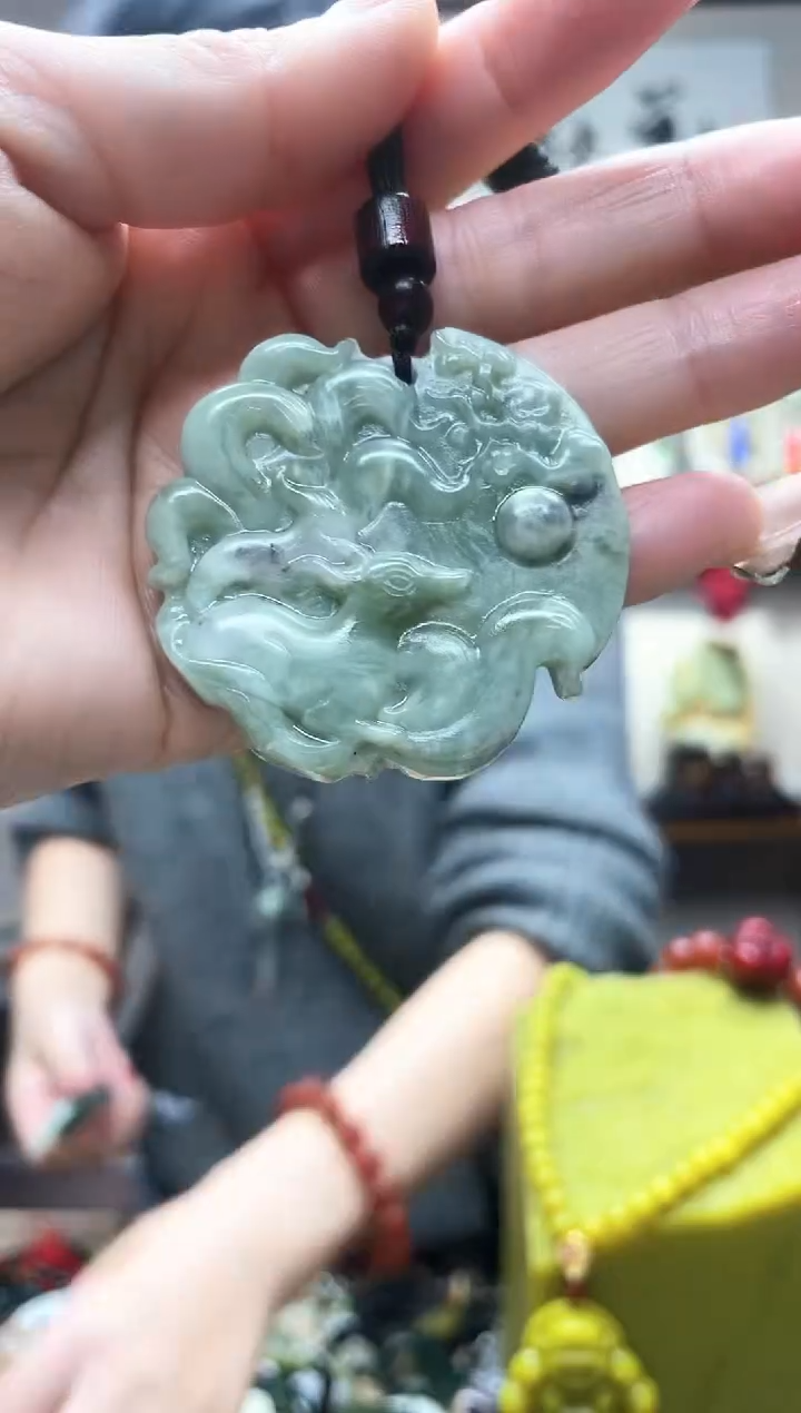 未镶嵌岫玉吊坠`