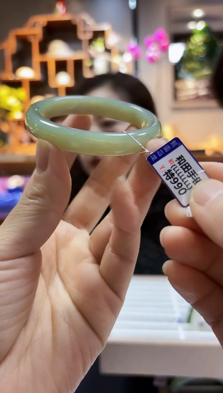 【闪购商品】和田玉手镯未镶嵌52.3微瑕