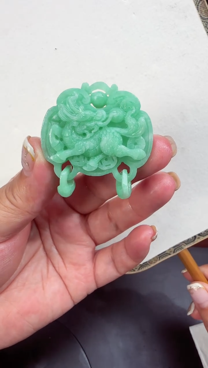 定制翡翠未镶嵌拍照