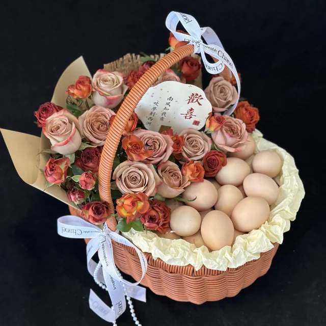 【平安喜乐】鲜花9枝卡布奇诺玫瑰20颗手提鸡蛋月子花篮4404款鲜花小时达同城配送送闺蜜好友月子花篮探望花篮