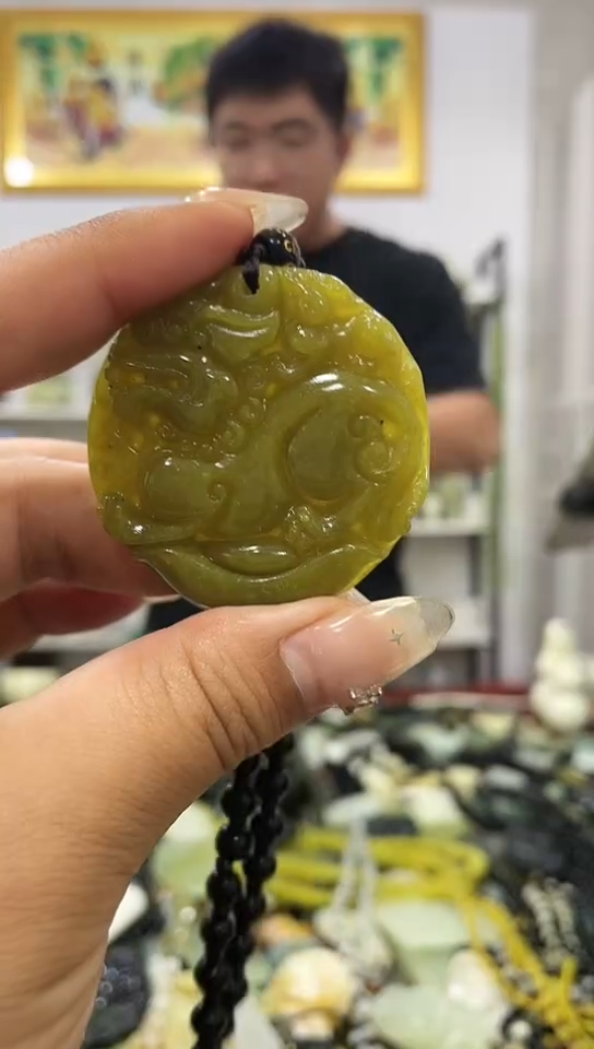 岫玉未镶嵌吊坠