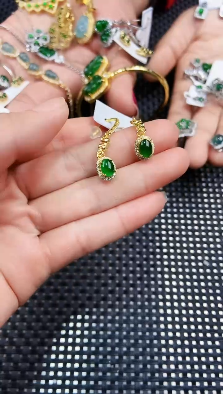 【闪购商品】翡翠耳饰未镶嵌111111111