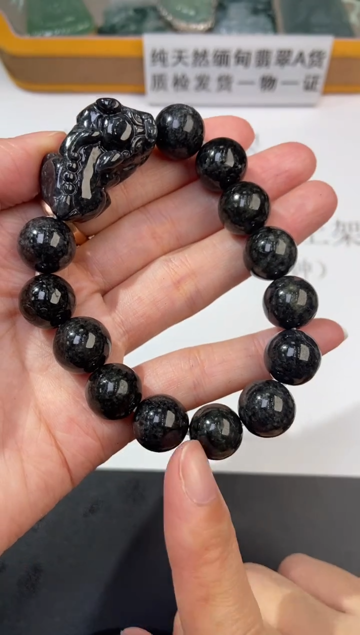 未镶嵌挂件翡翠373587    多人 多样性发一件