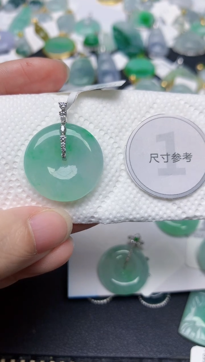 颈饰18K金镶嵌翡翠天然缅甸A货翡翠