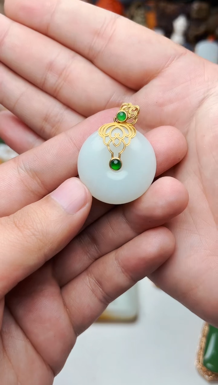 【闪购商品】和田玉颈饰18K金镶嵌平安扣01