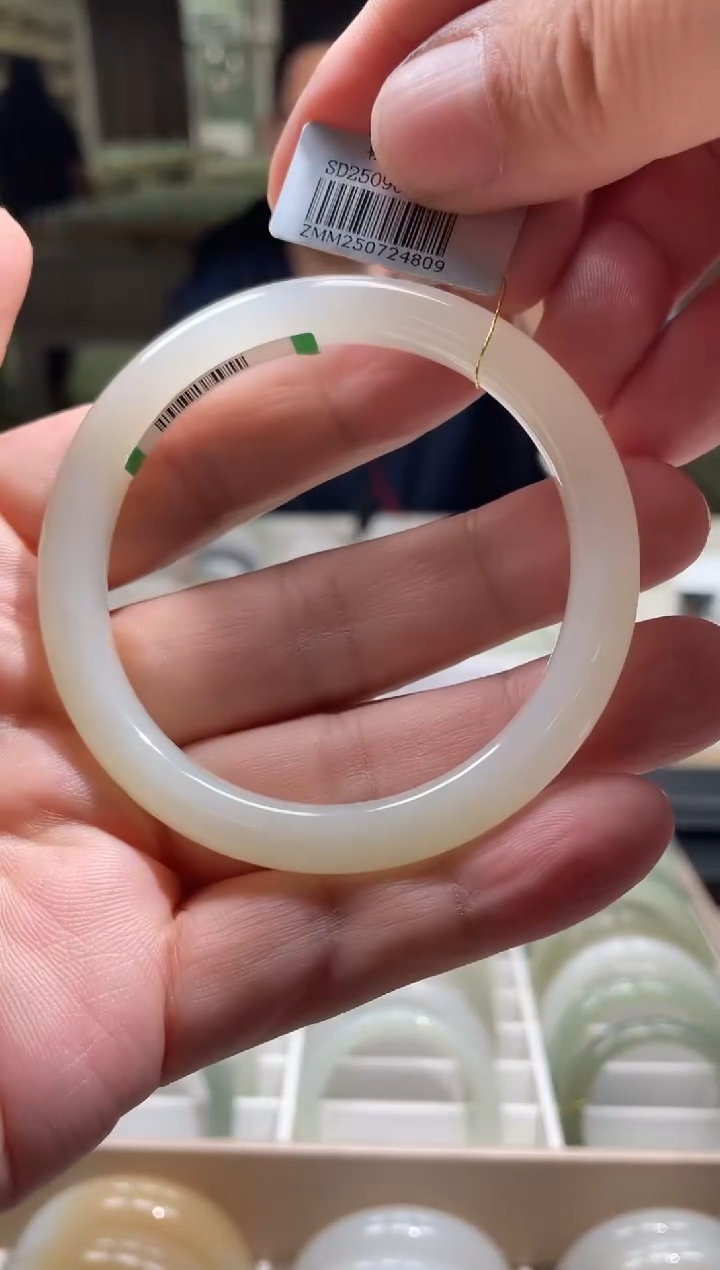 未镶嵌手镯和田玉56-57圈口 4809