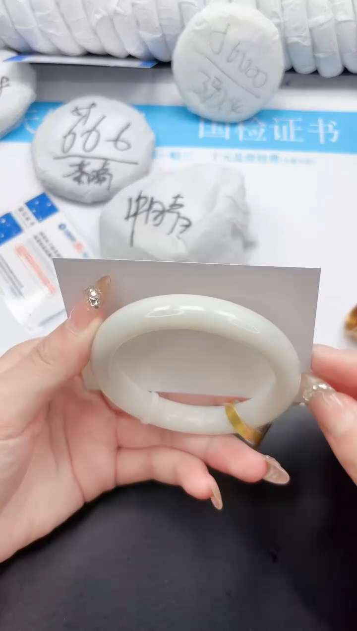 和田玉手镯未镶嵌202-55.6BG