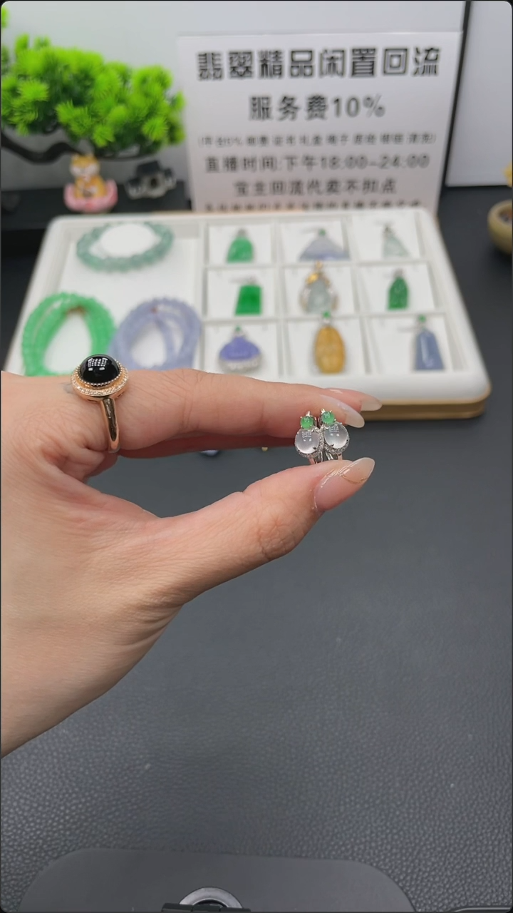 翡翠18K金镶嵌颈饰天然缅甸A货翡翠18k金镶嵌吊坠