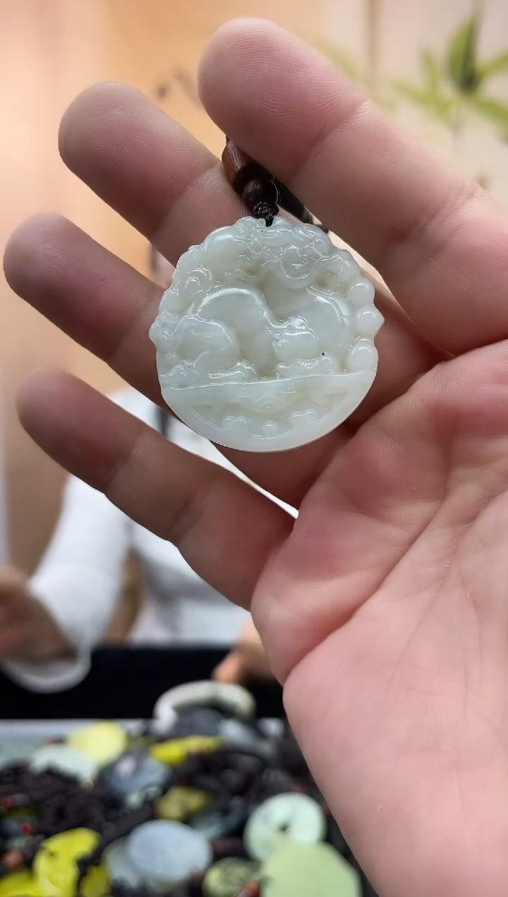 未镶嵌岫玉吊坠·