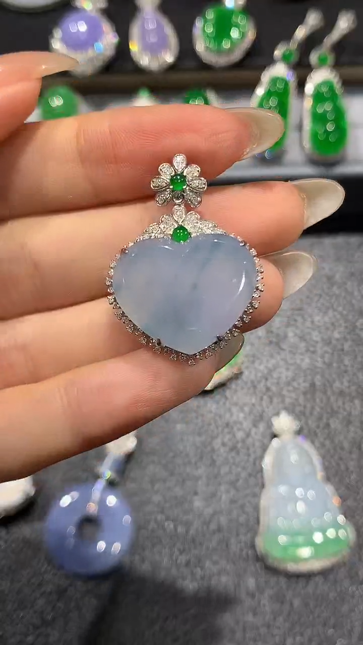 【闪购商品】翡翠吊坠(不含链)18K金镶嵌50团购