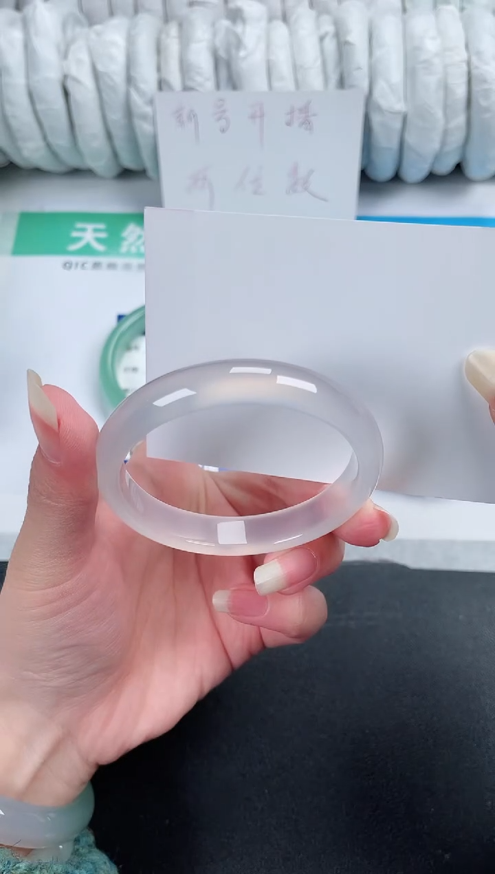 【闪购商品】石英质玉手镯未镶嵌53-54.2