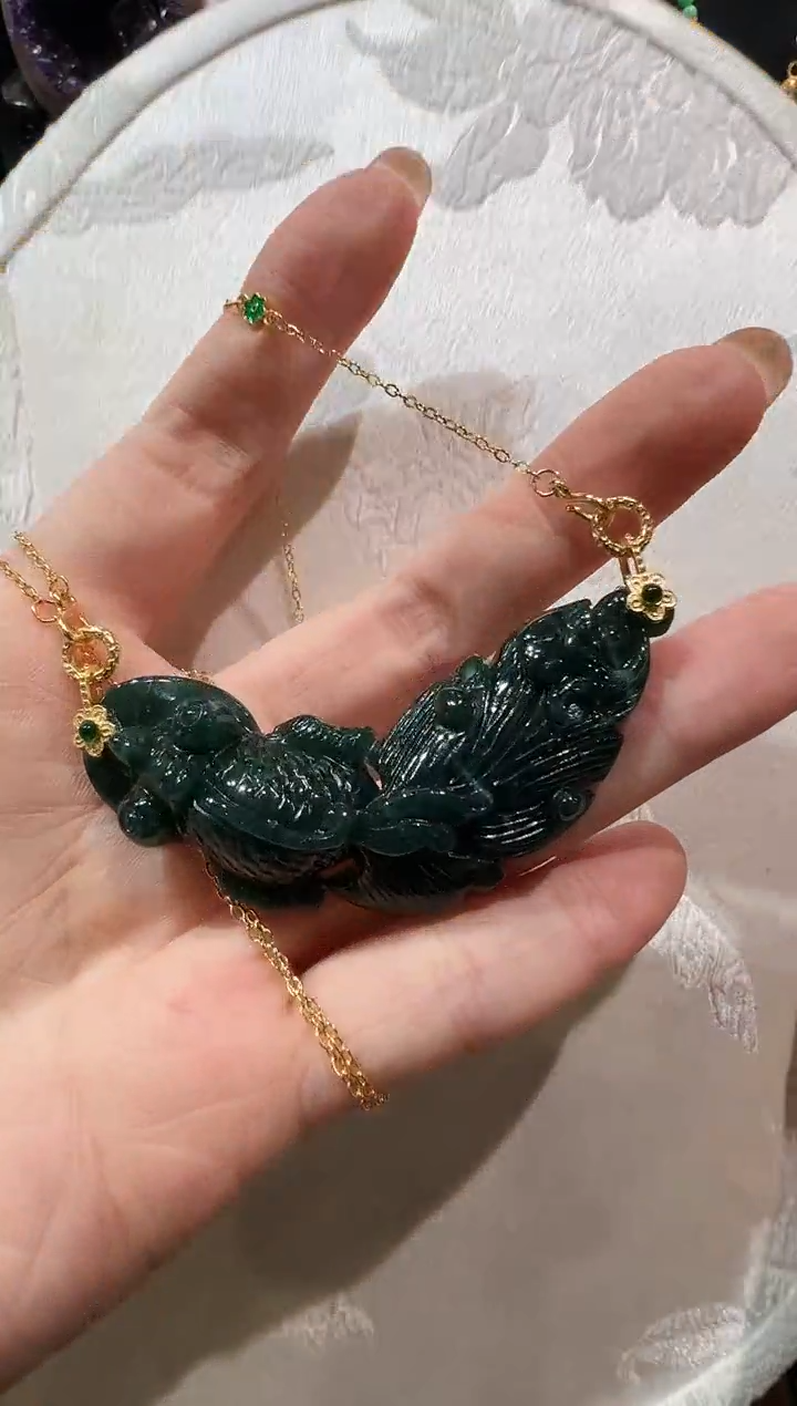 翡翠未镶嵌颈饰国风