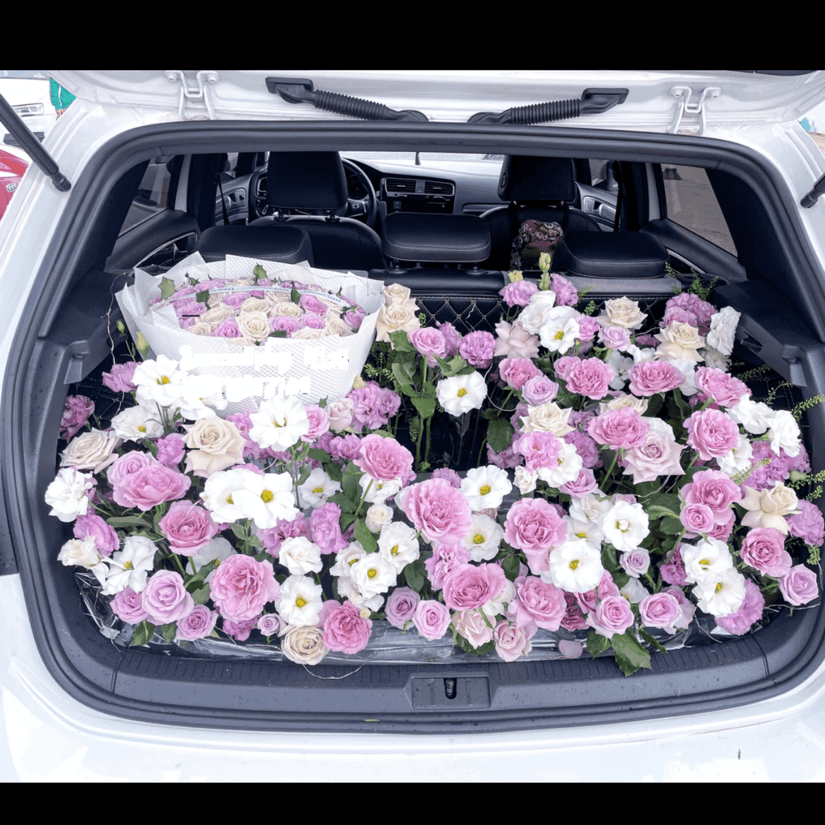 真花鲜花浪漫汽车后备箱玫瑰花同城花店布置女友求婚礼物惊喜